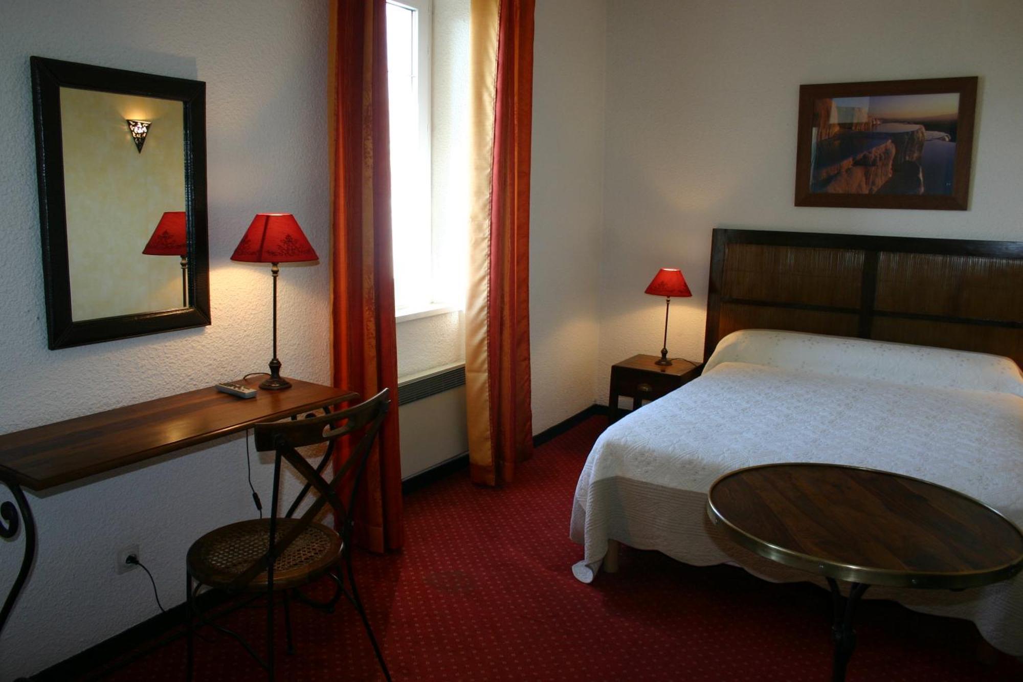 Le Ponant Hotel Pradelles Екстериор снимка